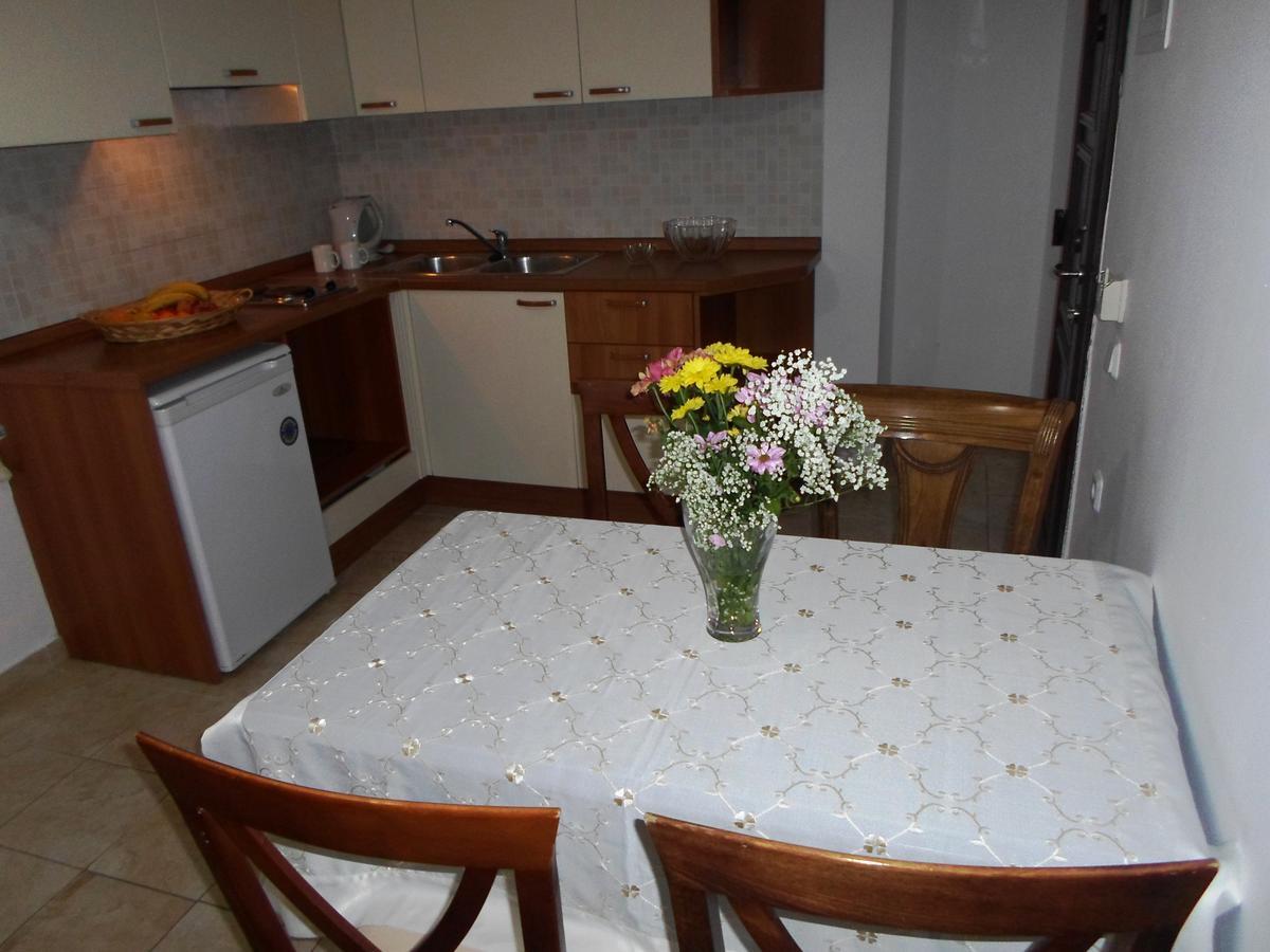 Nikki'S Studios & Apartments Мораитика Экстерьер фото