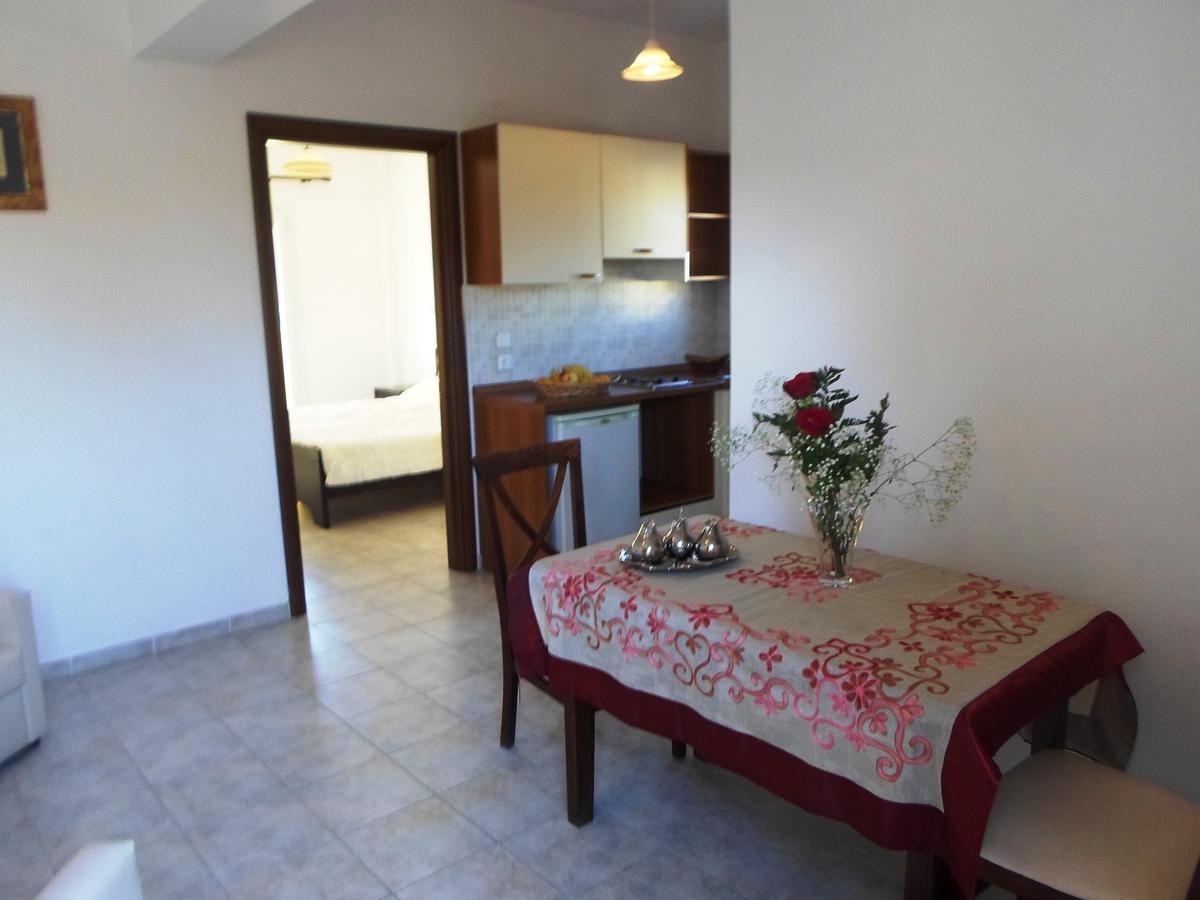 Nikki'S Studios & Apartments Мораитика Экстерьер фото